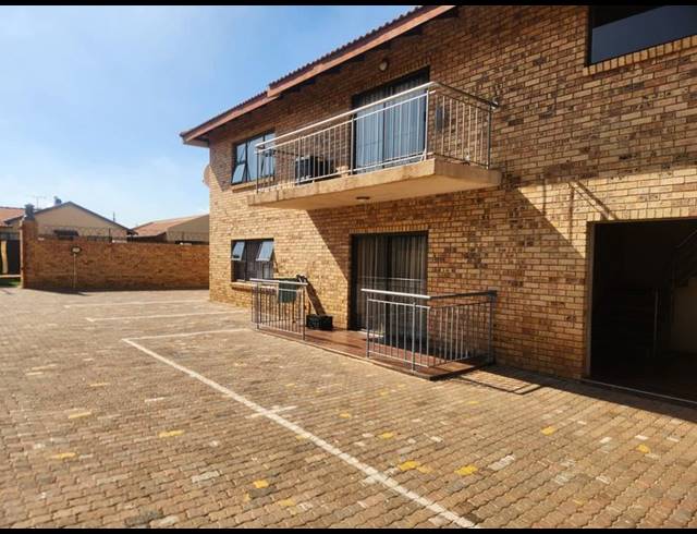 24 BEDROOM COMPLEX FOR SALE IN LENASIA SOUTH